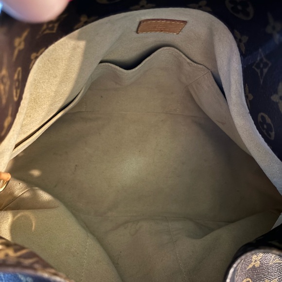 100% AUTHENTIC Louis Vuitton Monogram
Artsy MM Hobo Shoulder Handbag - Picture 8 of 11